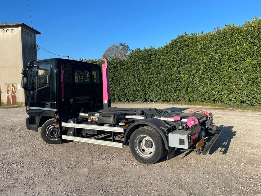 IVECO EUROCARGO 75E18 CON SCARRABILE NUOVO - شاحنة ذات خطاف: صورة 4 IVECO EUROCARGO 75E18 CON SCARRABILE NUOVO - شاحنة ذات خطاف: صورة 4