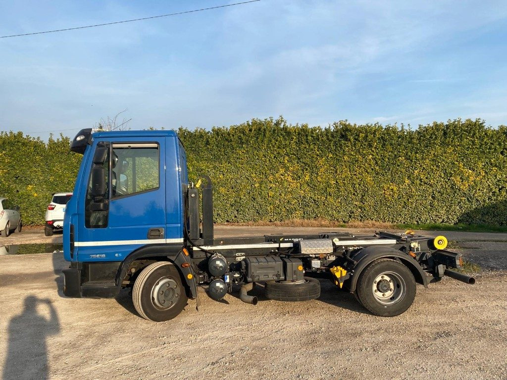 IVECO EUROCARGO 75E18 SCARRABILE - شاحنة ذات خطاف: صورة 3 IVECO EUROCARGO 75E18 SCARRABILE - شاحنة ذات خطاف: صورة 3