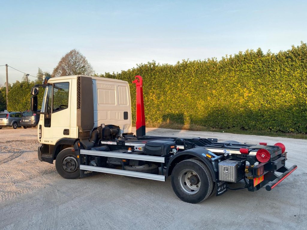 IVECO EUROCARGO 80 E18 CON IMPIANTO SCARRABILE NUO - شاحنة ذات خطاف: صورة 5 IVECO EUROCARGO 80 E18 CON IMPIANTO SCARRABILE NUO - شاحنة ذات خطاف: صورة 5