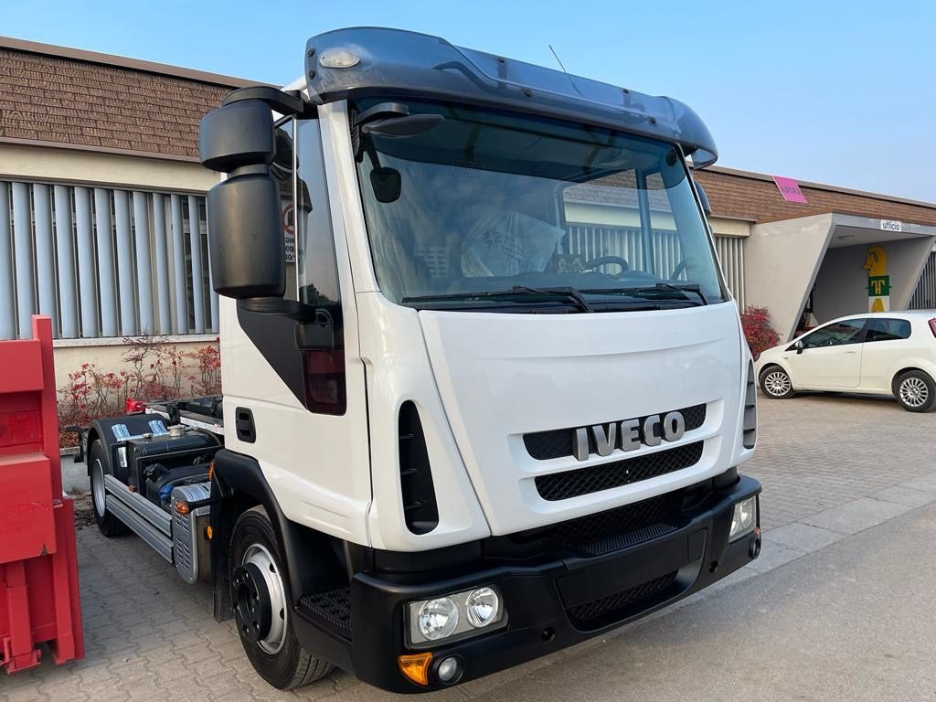 IVECO EUROCARGO 80 E18 CON IMPIANTO SCARRABILE NUO - شاحنة ذات خطاف: صورة 2 IVECO EUROCARGO 80 E18 CON IMPIANTO SCARRABILE NUO - شاحنة ذات خطاف: صورة 2