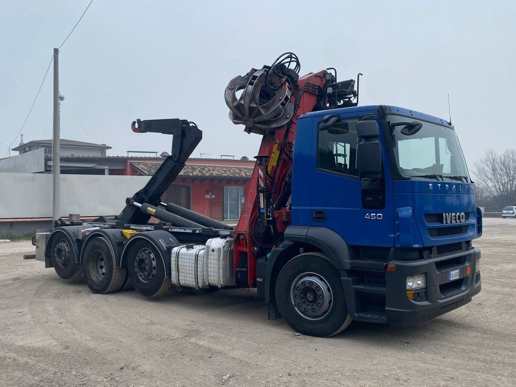 IVECO STRALIS 260.450 SCARRABILE CON GRU - شاحنة ذات خطاف: صورة 1 IVECO STRALIS 260.450 SCARRABILE CON GRU - شاحنة ذات خطاف: صورة 1