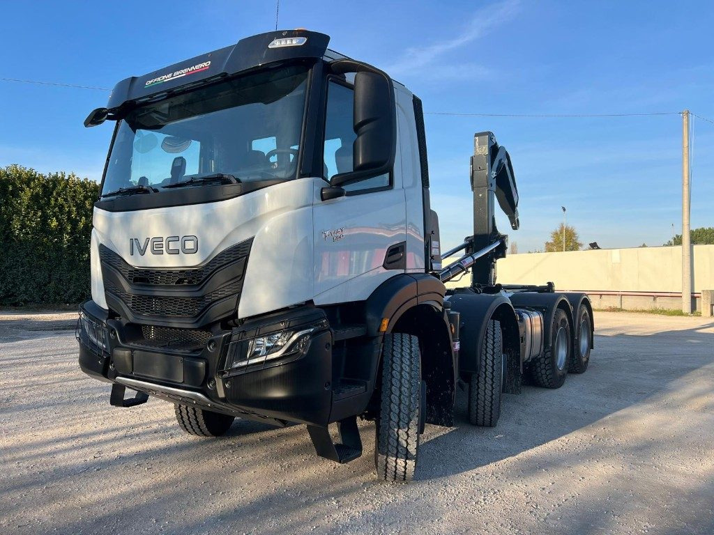 IVECO TRAKKER T-WAY AD500 NUOVO SCARRABILE - شاحنة ذات خطاف: صورة 1 IVECO TRAKKER T-WAY AD500 NUOVO SCARRABILE - شاحنة ذات خطاف: صورة 1