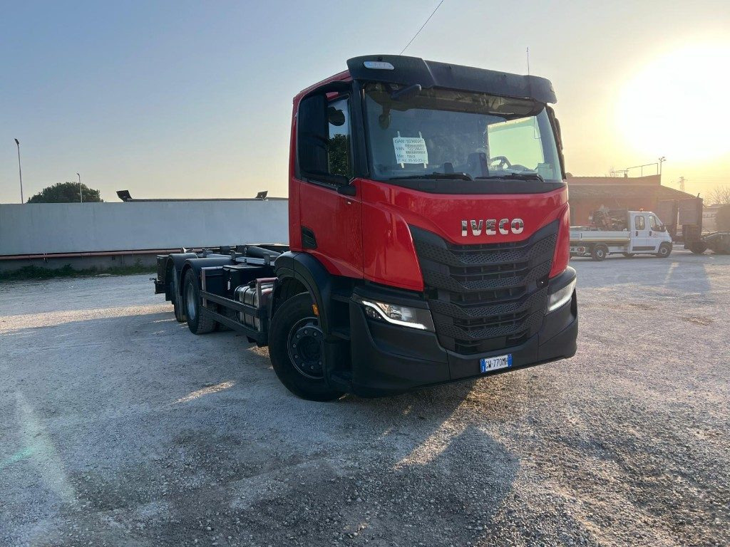 IVECO X-WAY AD260 NUOVO TARGATO SCARRABILE - شاحنة ذات خطاف: صورة 2 IVECO X-WAY AD260 NUOVO TARGATO SCARRABILE - شاحنة ذات خطاف: صورة 2
