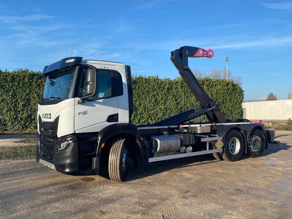 IVECO X-WAY AD280X48 NUOVO SCARRABILE PASSO 4500 - شاحنة ذات خطاف: صورة 1 IVECO X-WAY AD280X48 NUOVO SCARRABILE PASSO 4500 - شاحنة ذات خطاف: صورة 1