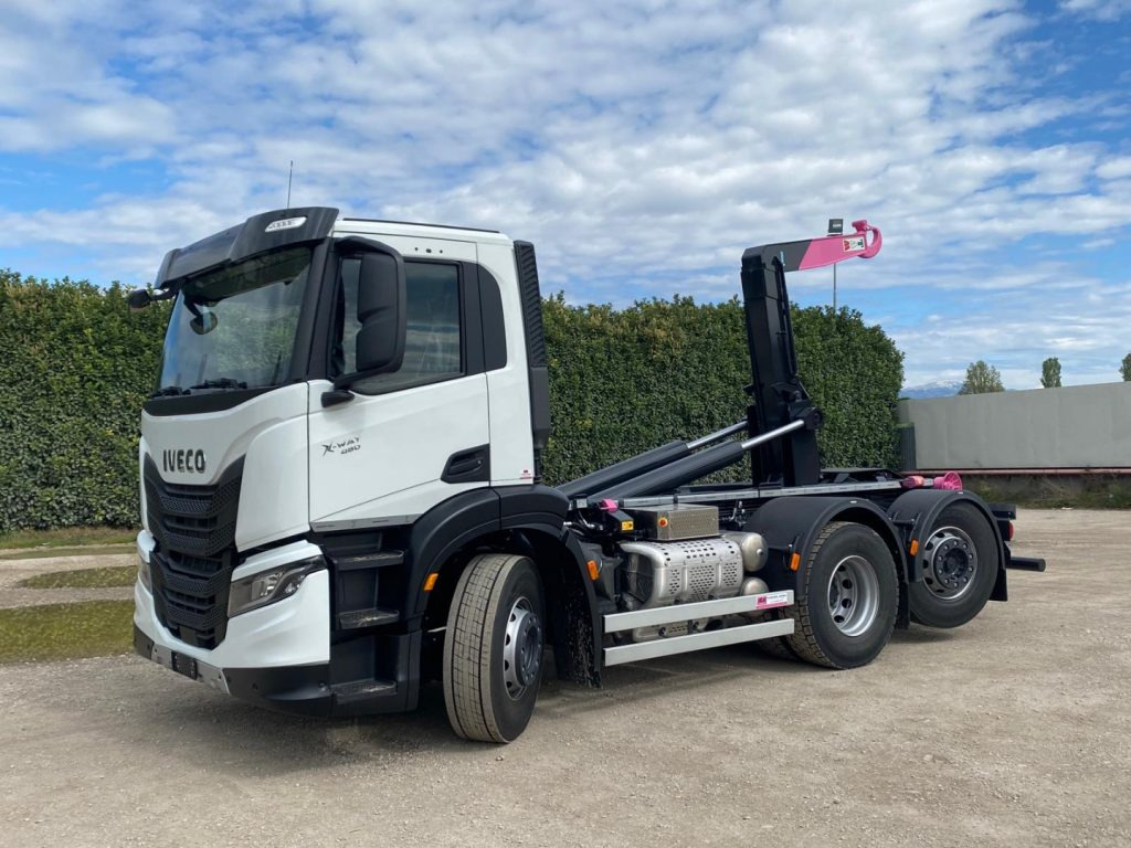 IVECO X-WAY AD280X48Y NUOVO SCARRABILE PASSO 3120 - شاحنة ذات خطاف: صورة 1 IVECO X-WAY AD280X48Y NUOVO SCARRABILE PASSO 3120 - شاحنة ذات خطاف: صورة 1