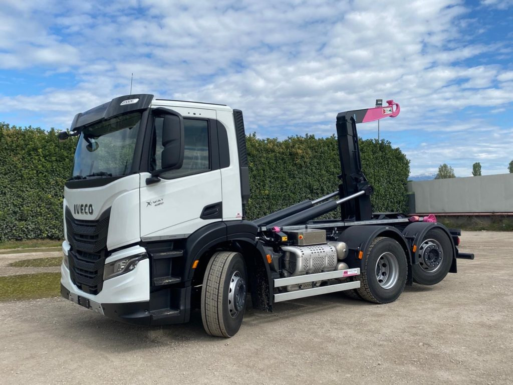 IVECO X-WAY AD280X48Y NUOVO SCARRABILE PASSO 3120 - شاحنة ذات خطاف: صورة 1 IVECO X-WAY AD280X48Y NUOVO SCARRABILE PASSO 3120 - شاحنة ذات خطاف: صورة 1