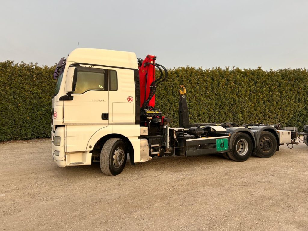 MAN TGX 26.440 SCARRABILE CON GRU - شاحنة ذات خطاف: صورة 2 MAN TGX 26.440 SCARRABILE CON GRU - شاحنة ذات خطاف: صورة 2