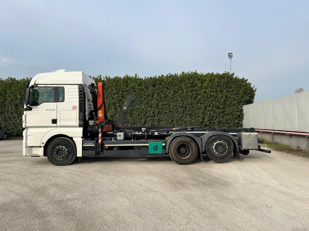 MAN TGX 26.480 SCARRABILE CON GRU DIETRO CABINA - شاحنة ذات خطاف: صورة 3 MAN TGX 26.480 SCARRABILE CON GRU DIETRO CABINA - شاحنة ذات خطاف: صورة 3