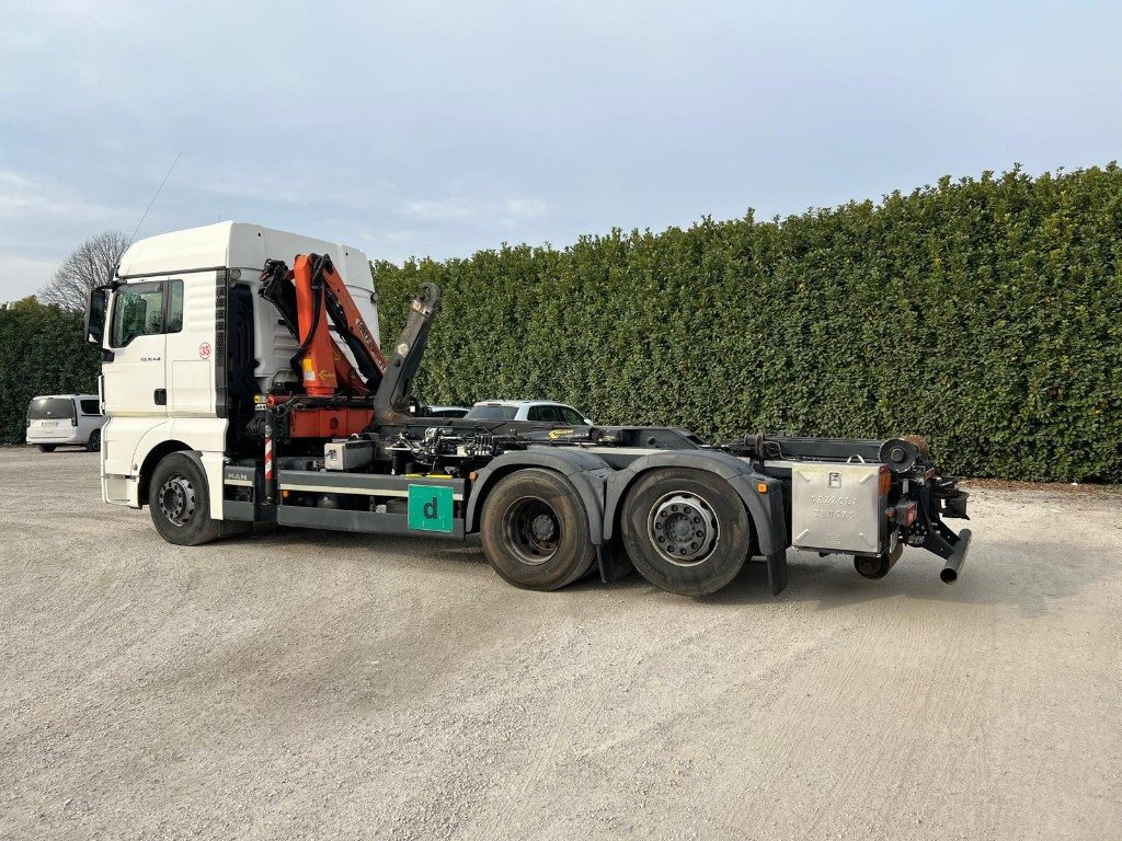MAN TGX 26.480 SCARRABILE CON GRU DIETRO CABINA - شاحنة ذات خطاف: صورة 4 MAN TGX 26.480 SCARRABILE CON GRU DIETRO CABINA - شاحنة ذات خطاف: صورة 4