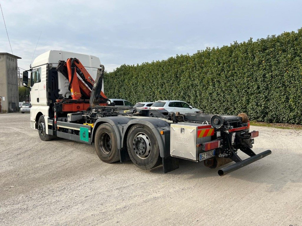 MAN TGX 26.480 SCARRABILE CON GRU DIETRO CABINA - شاحنة ذات خطاف: صورة 5 MAN TGX 26.480 SCARRABILE CON GRU DIETRO CABINA - شاحنة ذات خطاف: صورة 5