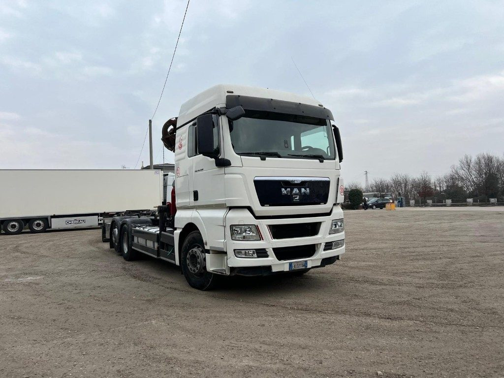 MAN TGX 26.480 SCARRABILE CON GRU - شاحنة ذات خطاف: صورة 2 MAN TGX 26.480 SCARRABILE CON GRU - شاحنة ذات خطاف: صورة 2