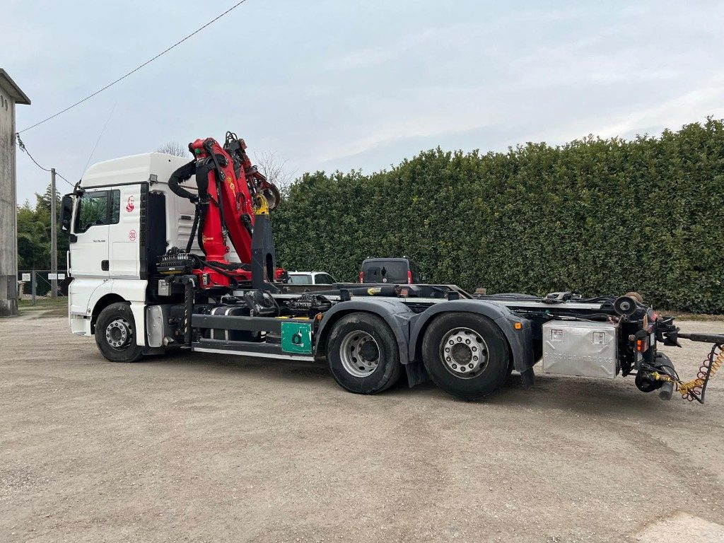 MAN TGX 26.480 SCARRABILE CON GRU - شاحنة ذات خطاف: صورة 4 MAN TGX 26.480 SCARRABILE CON GRU - شاحنة ذات خطاف: صورة 4