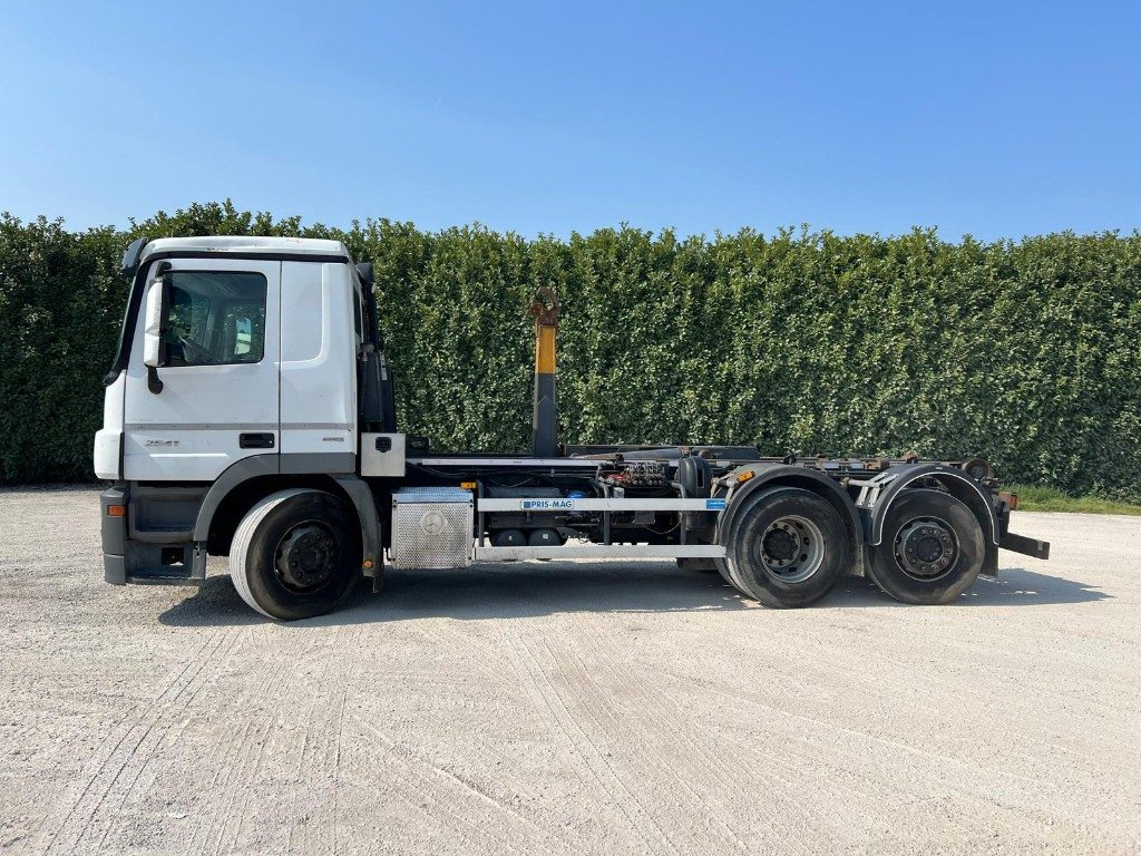 MERCEDES-BENZ MERCEDES ACTROS 25.41 SCARRABILE - شاحنة ذات خطاف: صورة 3 MERCEDES-BENZ MERCEDES ACTROS 25.41 SCARRABILE - شاحنة ذات خطاف: صورة 3