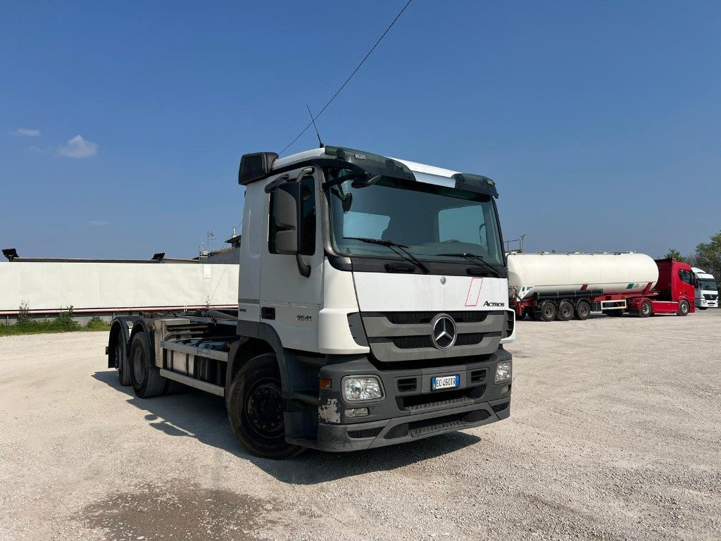 MERCEDES-BENZ MERCEDES ACTROS 25.41 SCARRABILE - شاحنة ذات خطاف: صورة 2 MERCEDES-BENZ MERCEDES ACTROS 25.41 SCARRABILE - شاحنة ذات خطاف: صورة 2