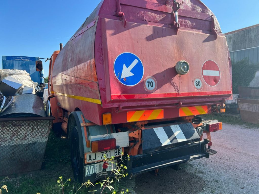 MERCEDES-BENZ MERCEDES AUTOSPAZZATRICE USATA - سياره كنس شوارع: صورة 4 MERCEDES-BENZ MERCEDES AUTOSPAZZATRICE USATA - سياره كنس شوارع: صورة 4