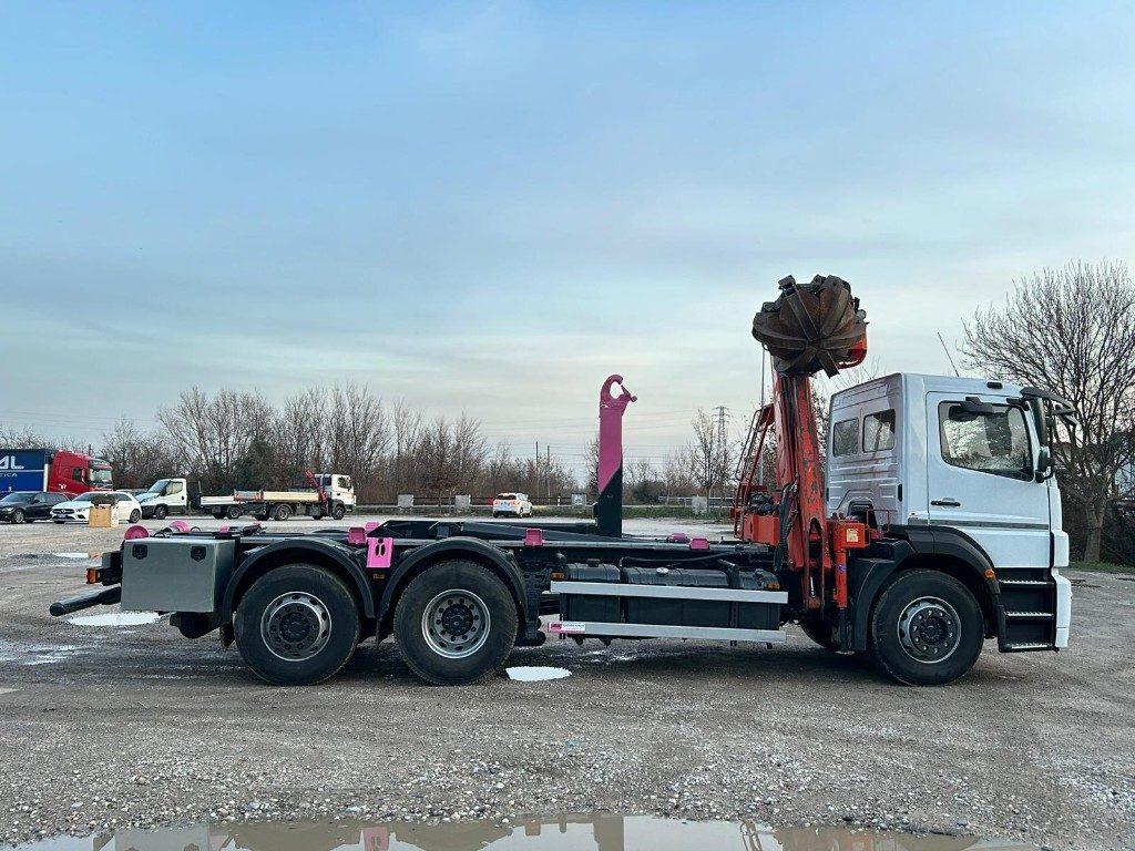 شاحنة ذات خطاف MERCEDES-BENZ MERCEDES AXOR 2533 SCARRABILE CON GRU E POLIPO: صورة 6