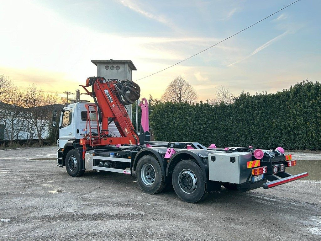 MERCEDES-BENZ MERCEDES AXOR 2533 SCARRABILE CON GRU E POLIPO - شاحنة ذات خطاف, شاحنة كرين: صورة 3 MERCEDES-BENZ MERCEDES AXOR 2533 SCARRABILE CON GRU E POLIPO - شاحنة ذات خطاف, شاحنة كرين: صورة 3