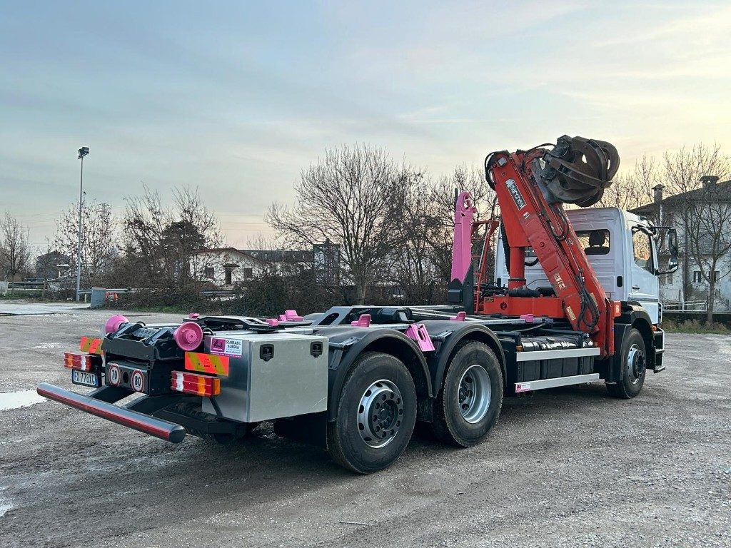شاحنة ذات خطاف MERCEDES-BENZ MERCEDES AXOR 2533 SCARRABILE CON GRU E POLIPO: صورة 7