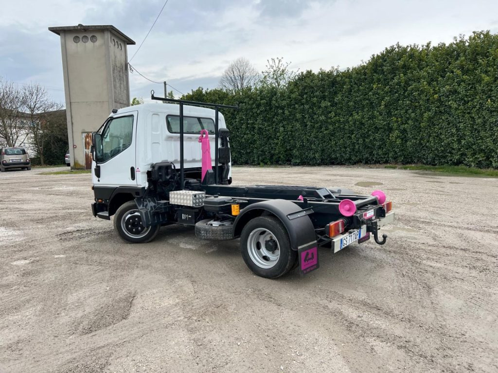 MITSUBISHI CANTER 3.0 SCARRABILE - شاحنة ذات خطاف: صورة 4 MITSUBISHI CANTER 3.0 SCARRABILE - شاحنة ذات خطاف: صورة 4