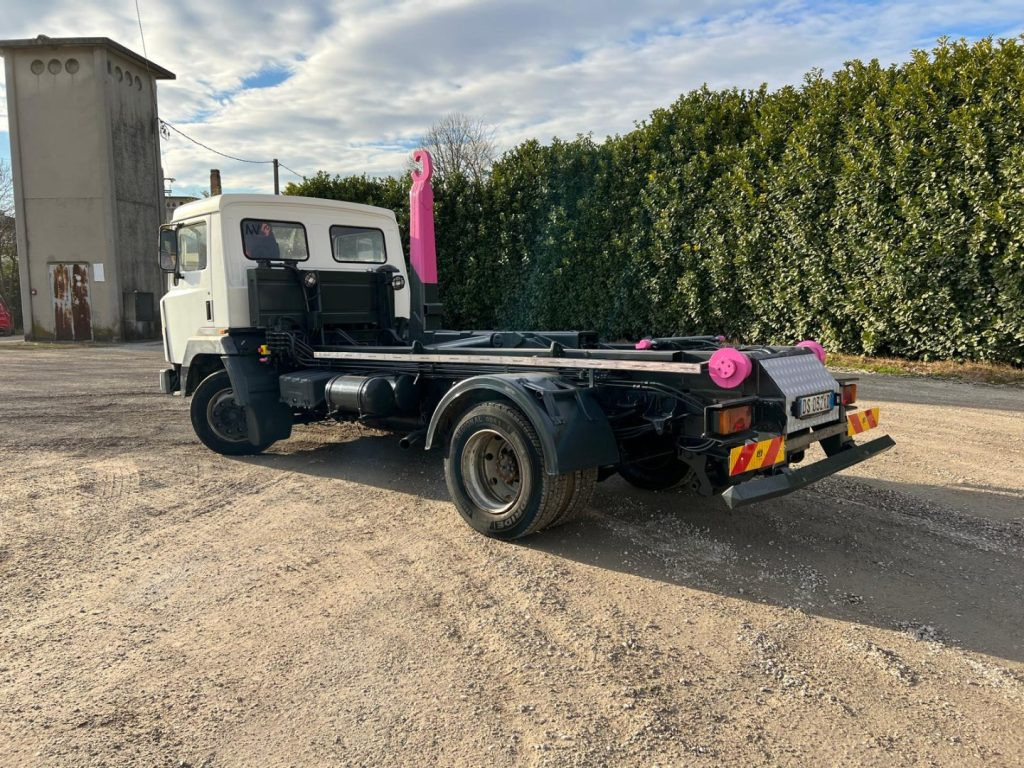 NISSAN 130/115 SCARRABILE - شاحنة ذات خطاف: صورة 3 NISSAN 130/115 SCARRABILE - شاحنة ذات خطاف: صورة 3