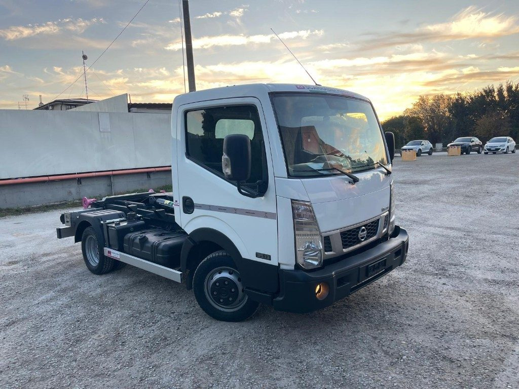 NISSAN NT400 SCARRABILE PATENTE B - شاحنة ذات خطاف: صورة 3 NISSAN NT400 SCARRABILE PATENTE B - شاحنة ذات خطاف: صورة 3