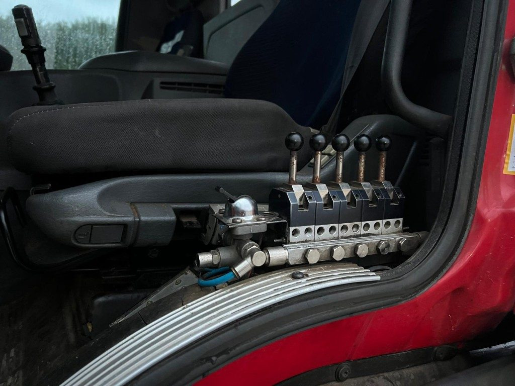 شاحنة ذات خطاف SCANIA CV P114 SCARRABILE 6X2: صورة 7