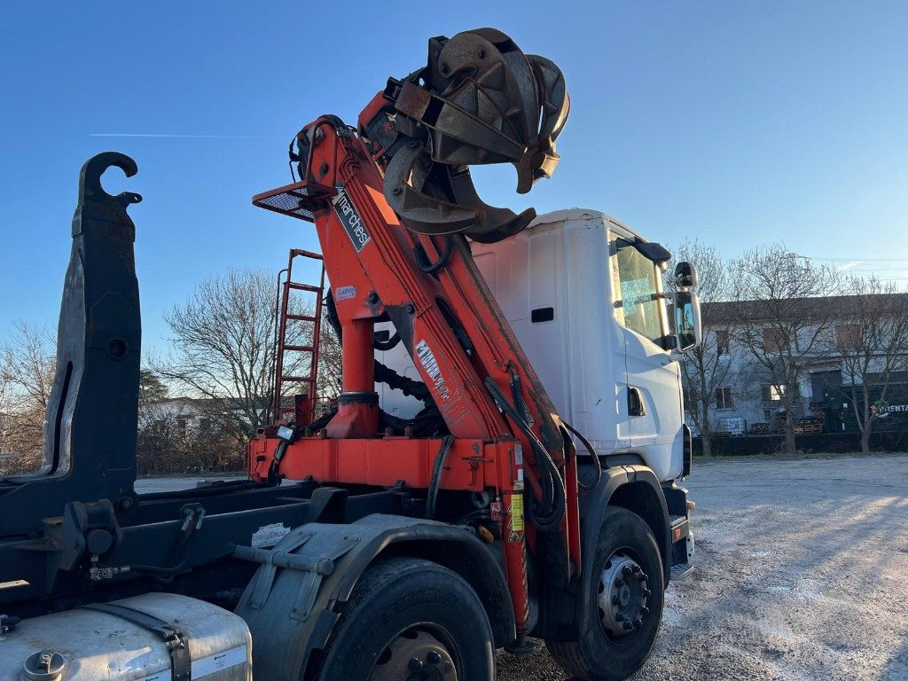 SCANIA CV R124 SCARRABILE CON GRU E POLIPO - شاحنة ذات خطاف: صورة 5 SCANIA CV R124 SCARRABILE CON GRU E POLIPO - شاحنة ذات خطاف: صورة 5