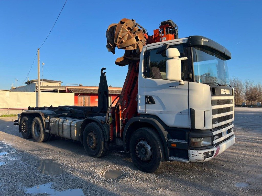 SCANIA CV R124 SCARRABILE CON GRU E POLIPO - شاحنة ذات خطاف: صورة 4 SCANIA CV R124 SCARRABILE CON GRU E POLIPO - شاحنة ذات خطاف: صورة 4