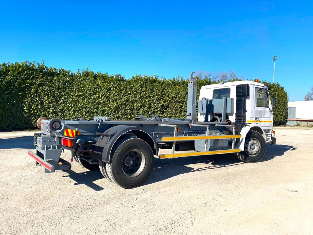 SCANIA H82 SCARRABILE BALESTRATO ANTERIORE E POSTE - شاحنة ذات خطاف: صورة 4 SCANIA H82 SCARRABILE BALESTRATO ANTERIORE E POSTE - شاحنة ذات خطاف: صورة 4