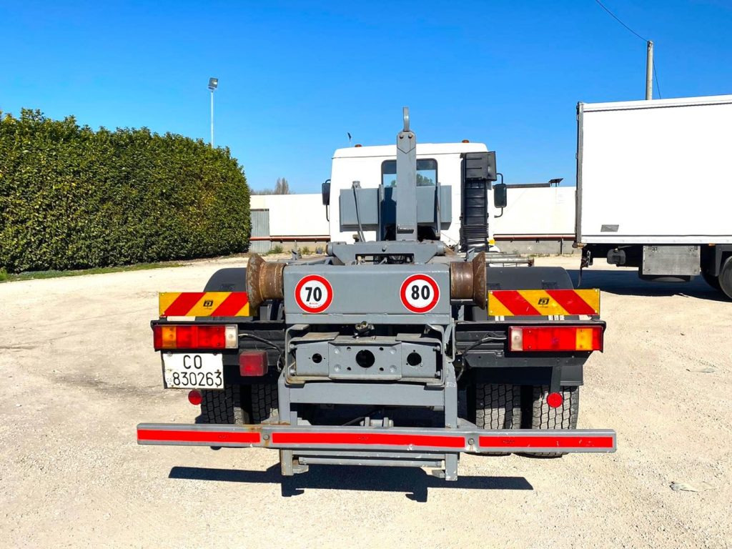 SCANIA H82 SCARRABILE BALESTRATO ANTERIORE E POSTE - شاحنة ذات خطاف: صورة 3 SCANIA H82 SCARRABILE BALESTRATO ANTERIORE E POSTE - شاحنة ذات خطاف: صورة 3