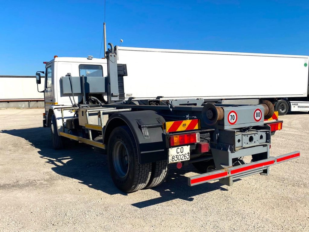 SCANIA H82 SCARRABILE BALESTRATO ANTERIORE E POSTE - شاحنة ذات خطاف: صورة 5 SCANIA H82 SCARRABILE BALESTRATO ANTERIORE E POSTE - شاحنة ذات خطاف: صورة 5