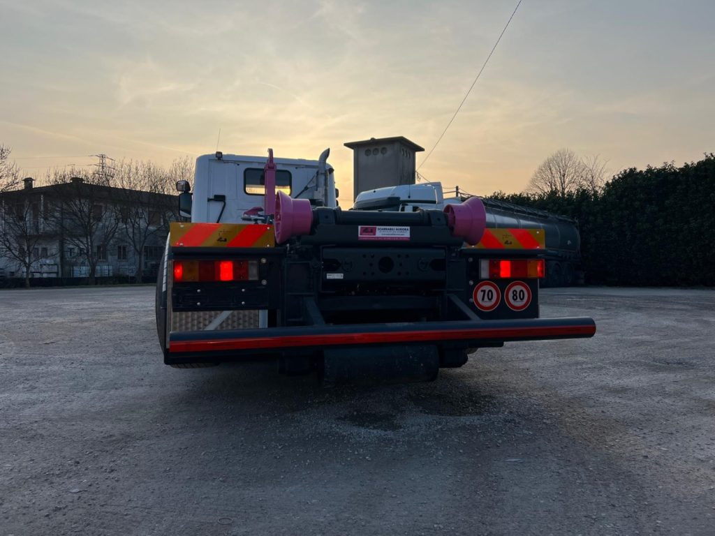 SCANIA P410 SCARRABILE CON RIDUTTORE AI MOZZI - شاحنة ذات خطاف: صورة 5 SCANIA P410 SCARRABILE CON RIDUTTORE AI MOZZI - شاحنة ذات خطاف: صورة 5