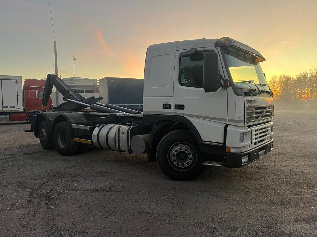 VOLVO FM12 420 SCARRABILE 6X2 - شاحنة ذات خطاف: صورة 3 VOLVO FM12 420 SCARRABILE 6X2 - شاحنة ذات خطاف: صورة 3