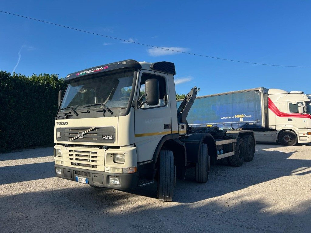 VOLVO FM12 SCARRABILE - شاحنة ذات خطاف: صورة 1 VOLVO FM12 SCARRABILE - شاحنة ذات خطاف: صورة 1