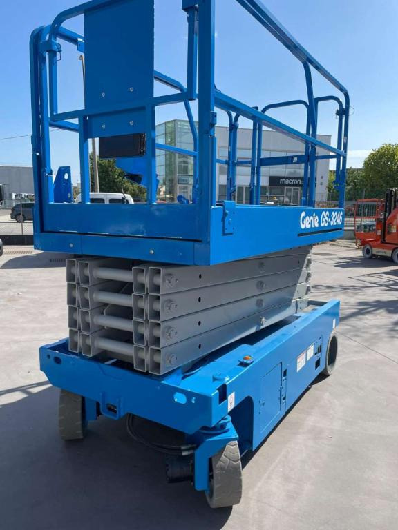 Genie GS-3246 - رافعة هيدروليكية مقصية: صورة 3 Genie GS-3246 - رافعة هيدروليكية مقصية: صورة 3