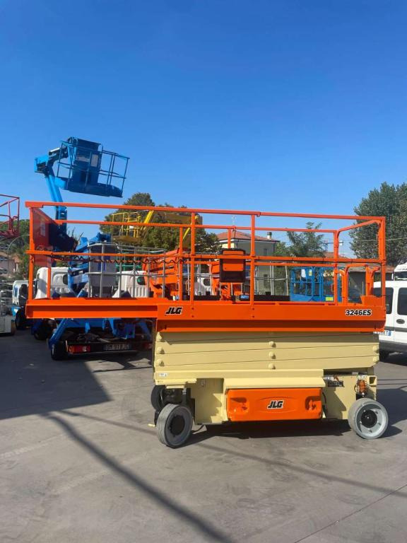 JLG 3246ES - رافعة هيدروليكية مقصية: صورة 1 JLG 3246ES - رافعة هيدروليكية مقصية: صورة 1