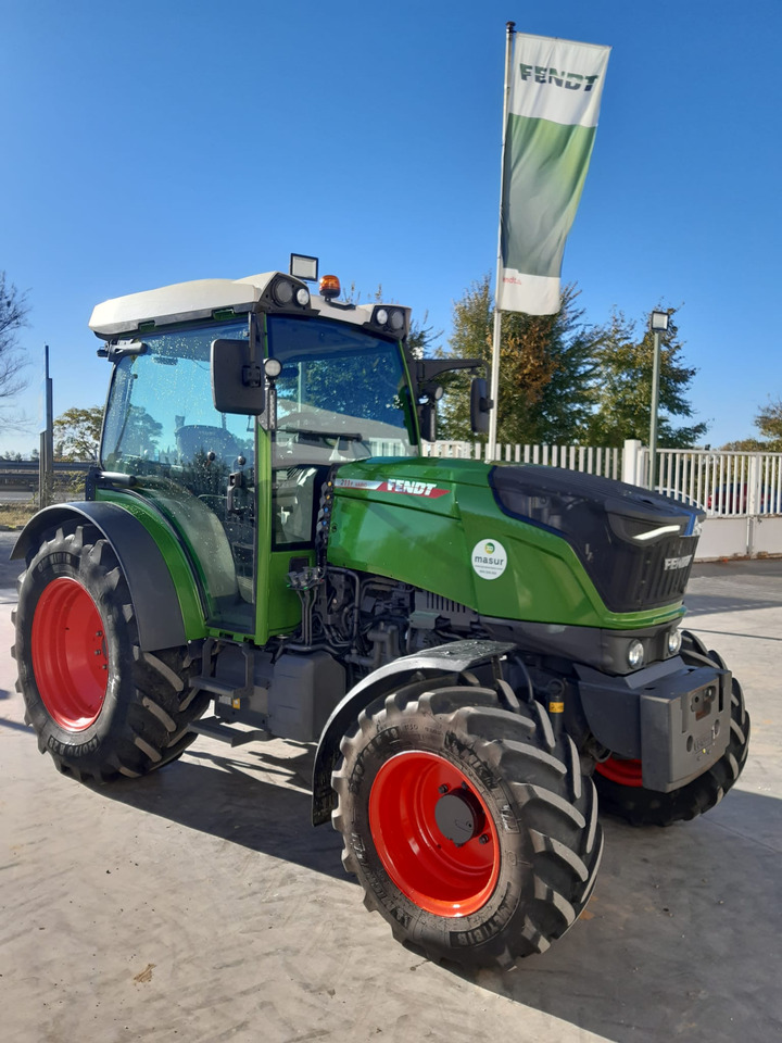 Fendt 211P - جرار: صورة 1 Fendt 211P - جرار: صورة 1