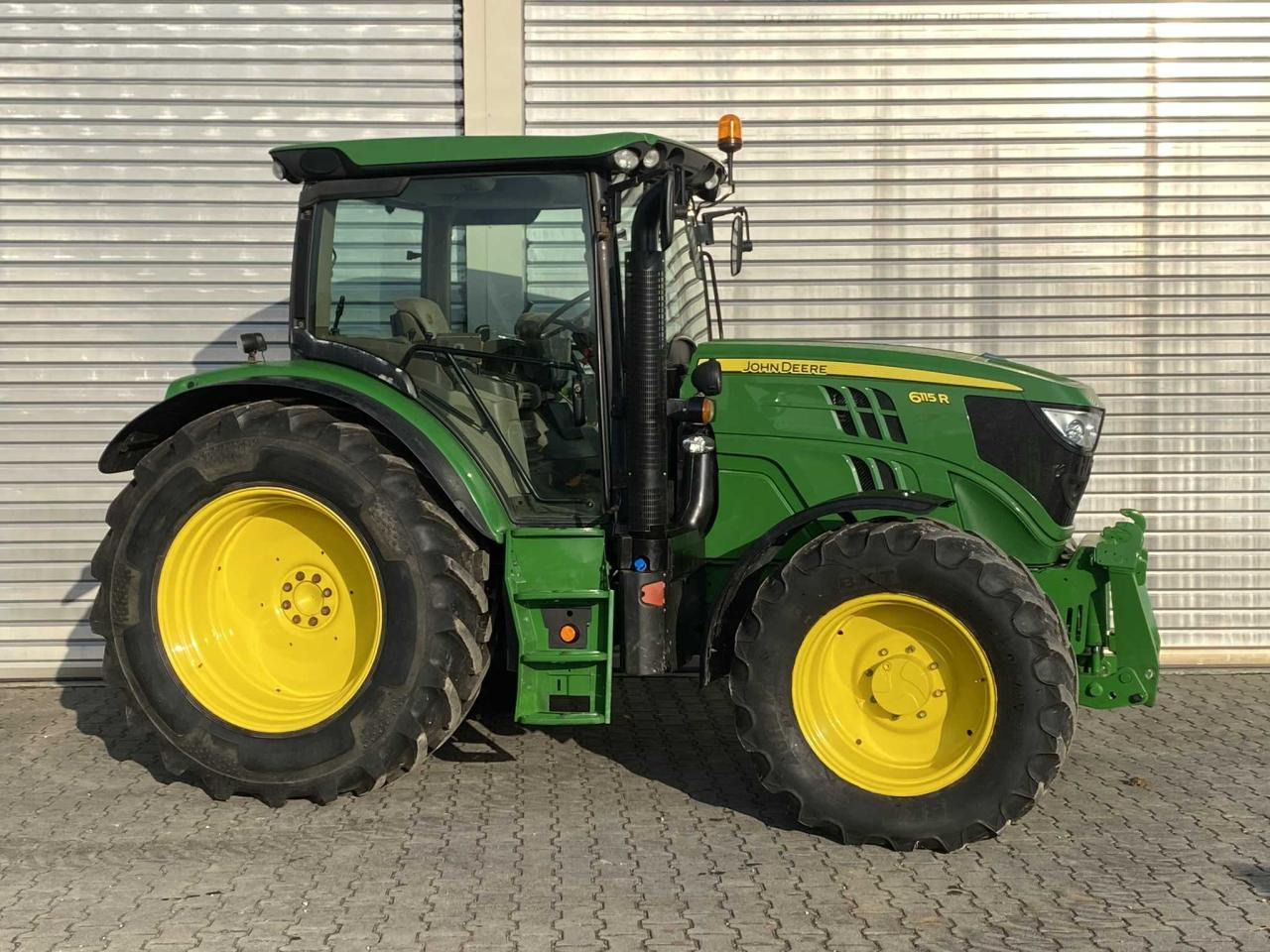 John Deere 6115R - جرار: صورة 1 John Deere 6115R - جرار: صورة 1