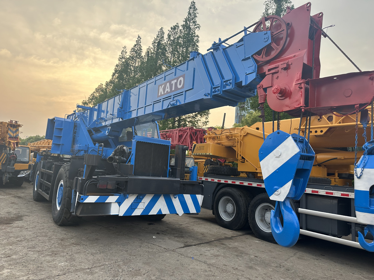 KATO KR500H SS500 KR50H 50 Ton rough terrain crane - رافعة الطرق الوعرة: صورة 1 KATO KR500H SS500 KR50H 50 Ton rough terrain crane - رافعة الطرق الوعرة: صورة 1