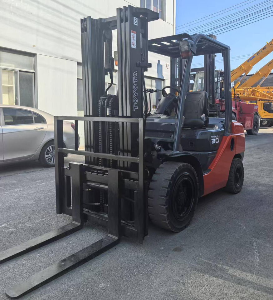 TOYOTA 8FD30 7FD30 FD50 FD100 Japan original 2.5ton 3Ton 3.5ton 5ton 7T 10t Used Diesel Forklift - رافعة شوكية ديزل: صورة 3 TOYOTA 8FD30 7FD30 FD50 FD100 Japan original 2.5ton 3Ton 3.5ton 5ton 7T 10t Used Diesel Forklift - رافعة شوكية ديزل: صورة 3