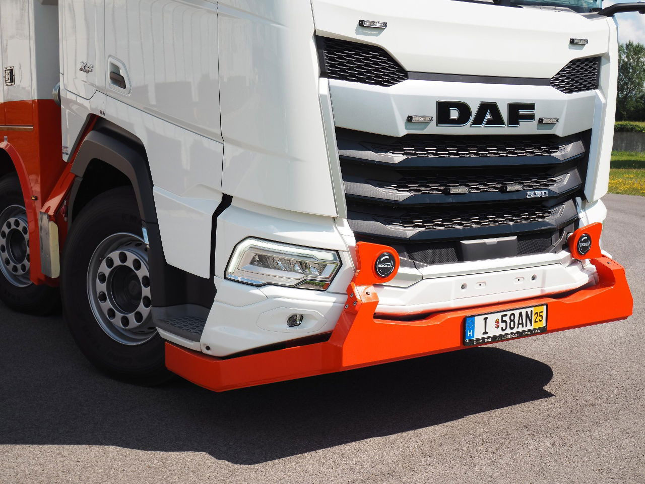 DAF XF 530 NEW T-REX DAF white - شاحنة سحب: صورة 2 DAF XF 530 NEW T-REX DAF white - شاحنة سحب: صورة 2