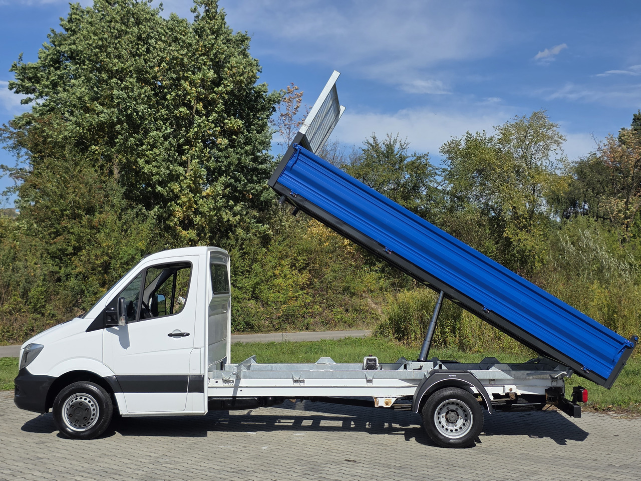 MERCEDES-BENZ Sprinter 419 CDI Wywrotka 4.50 M ! Kiper 3-Stronny ! Klima ! 3.0 CDI * 190 Km ! - قلاب صغير: صورة 4 MERCEDES-BENZ Sprinter 419 CDI Wywrotka 4.50 M ! Kiper 3-Stronny ! Klima ! 3.0 CDI * 190 Km ! - قلاب صغير: صورة 4