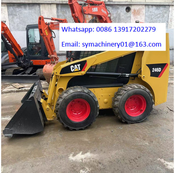 Caterpillar 246D - شيول صغير: صورة 1 Caterpillar 246D - شيول صغير: صورة 1