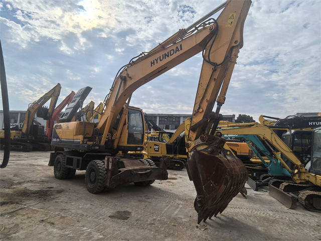 Hyundai R210W-9S - حفارة دولاب: صورة 4 Hyundai R210W-9S - حفارة دولاب: صورة 4