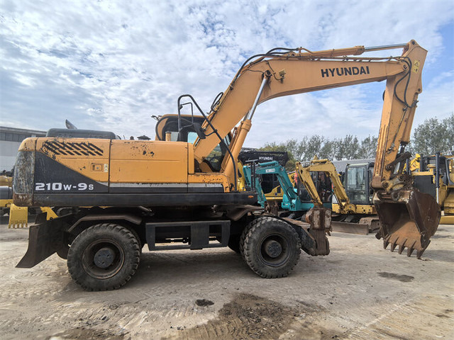 Hyundai R210W-9S - حفارة دولاب: صورة 1 Hyundai R210W-9S - حفارة دولاب: صورة 1