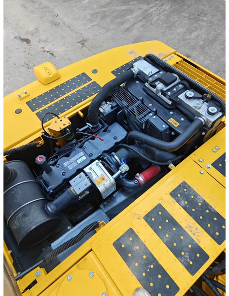 Komatsu PC220-8 - حفار زحاف: صورة 3 Komatsu PC220-8 - حفار زحاف: صورة 3