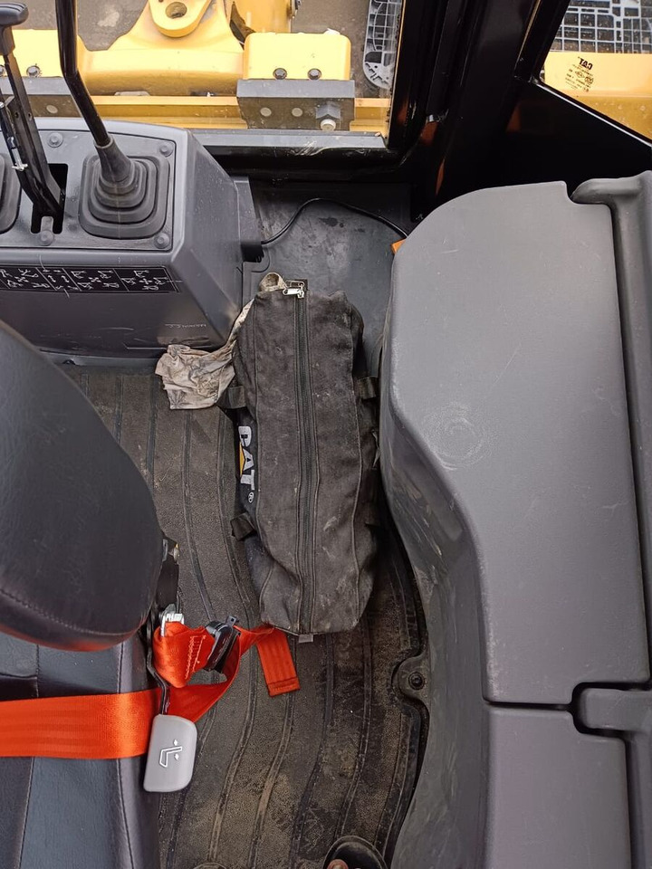 New Caterpillar 424 backhoe loader - جرافة حفار: صورة 2 New Caterpillar 424 backhoe loader - جرافة حفار: صورة 2