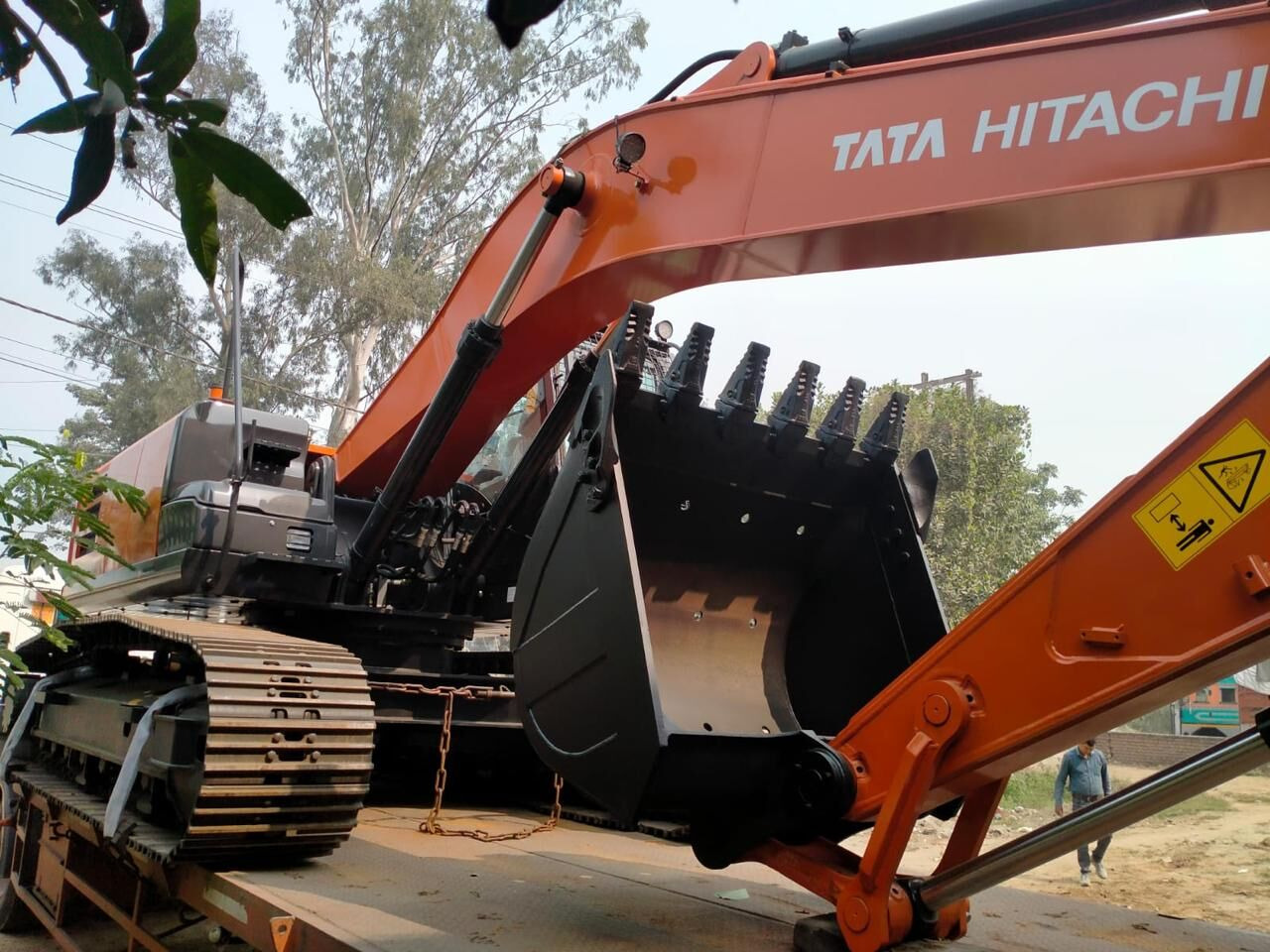 New Hitachi ZX220 LC tracked excavator - حفار زحاف: صورة 3 New Hitachi ZX220 LC tracked excavator - حفار زحاف: صورة 3