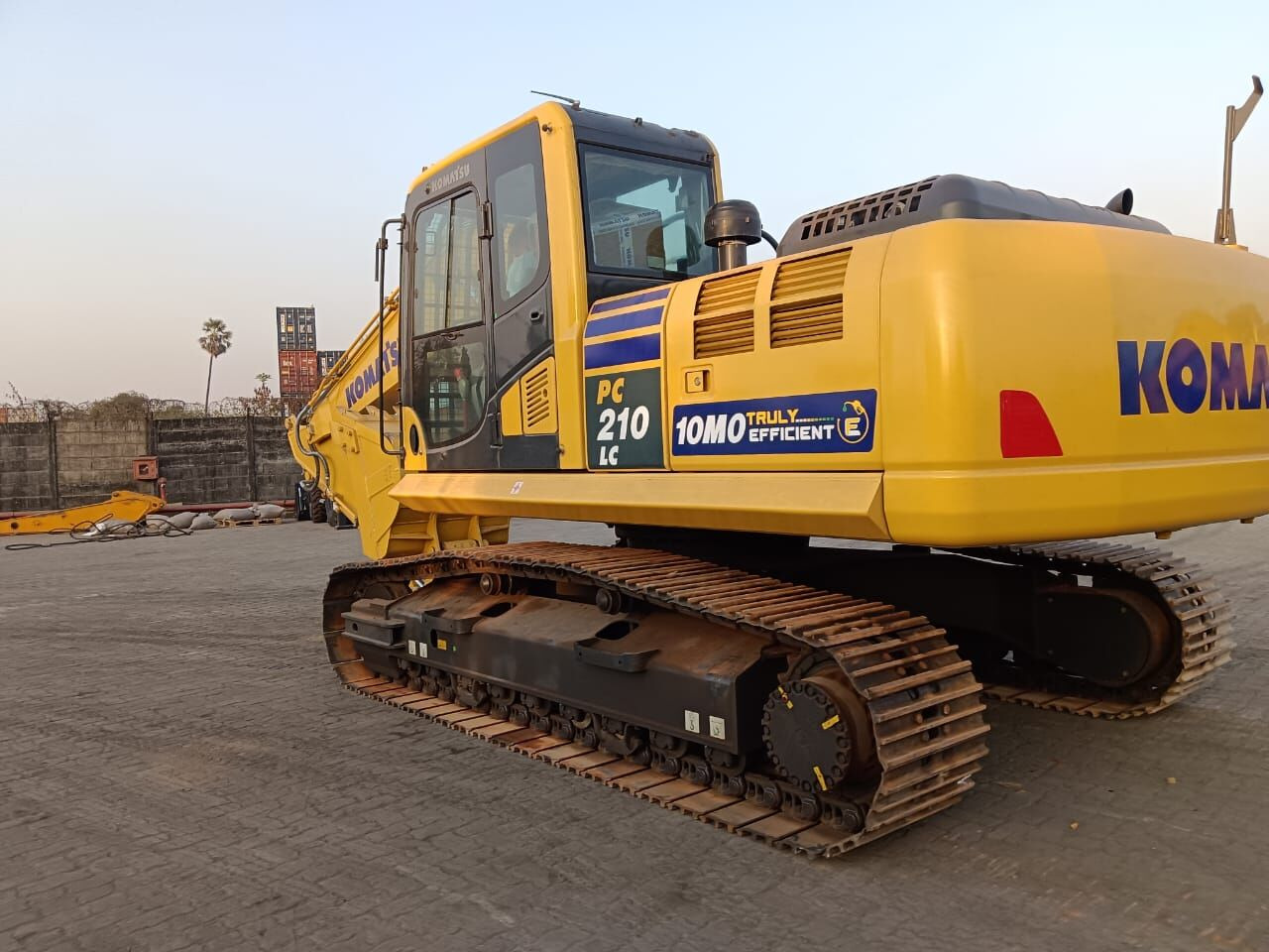New Komatsu PC210 tracked excavator - حفار زحاف: صورة 1 New Komatsu PC210 tracked excavator - حفار زحاف: صورة 1