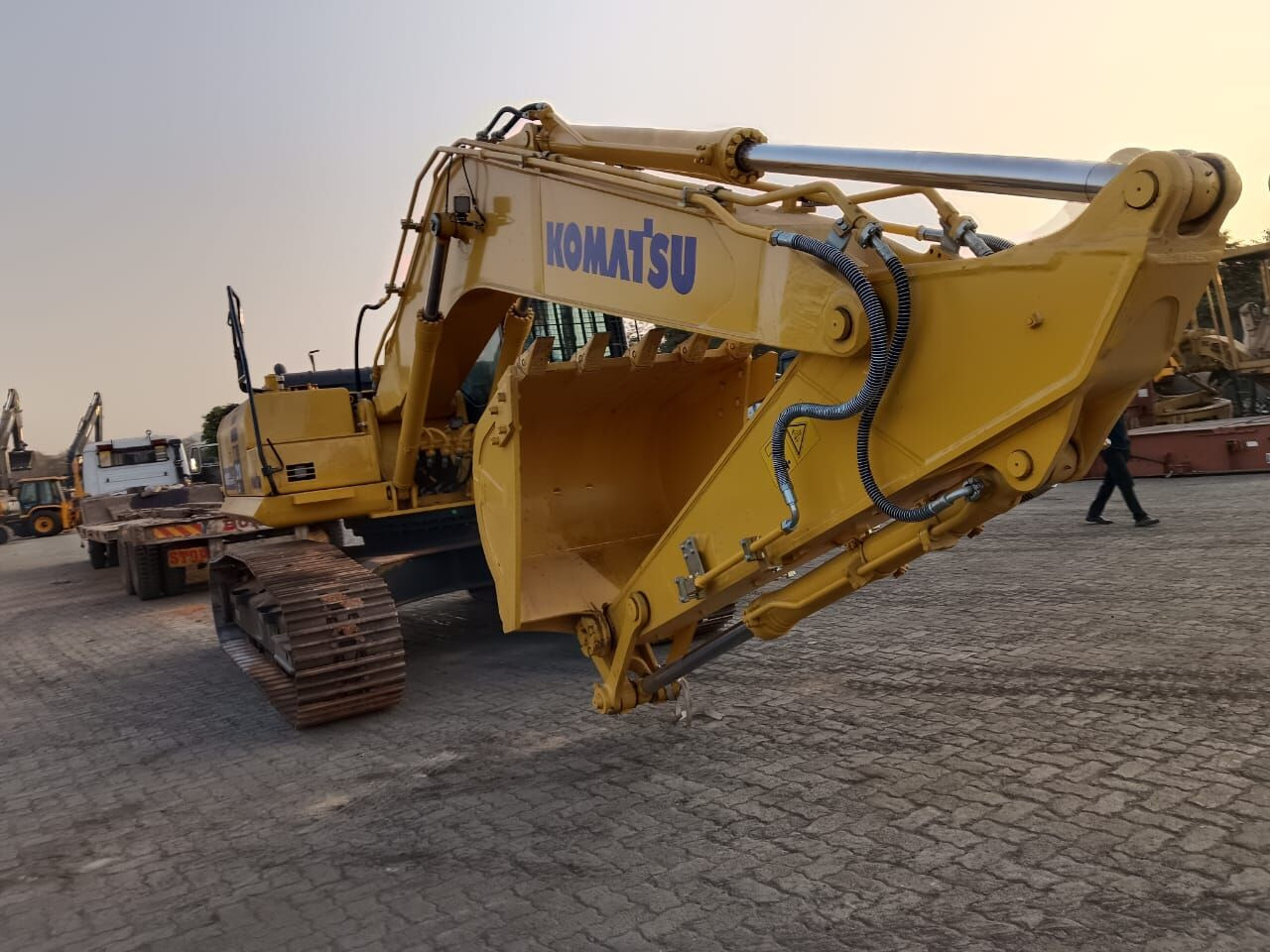 New Komatsu PC210 tracked excavator - حفار زحاف: صورة 4 New Komatsu PC210 tracked excavator - حفار زحاف: صورة 4
